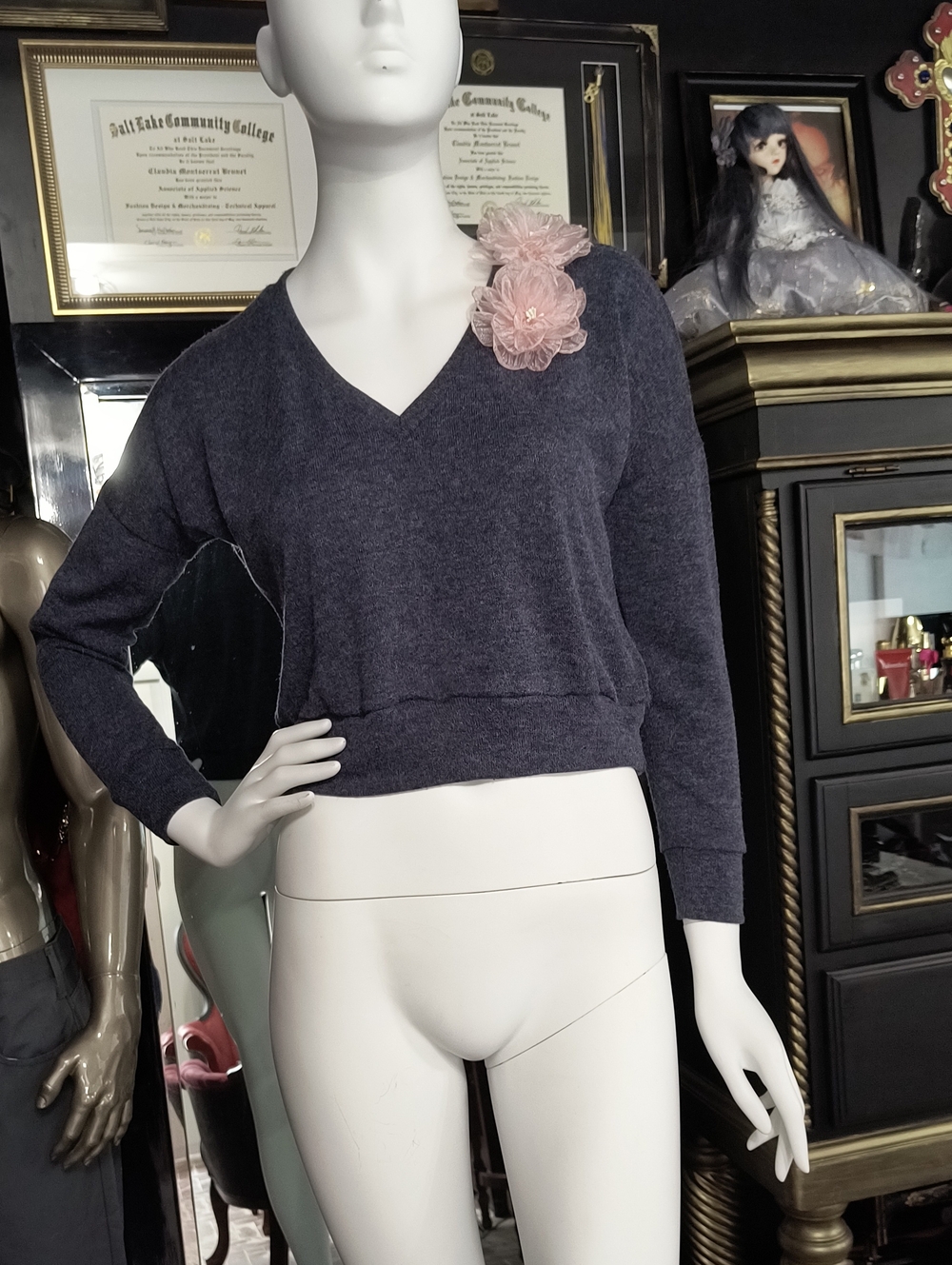 Women’s V-Neck Pullover Sweater in Navy